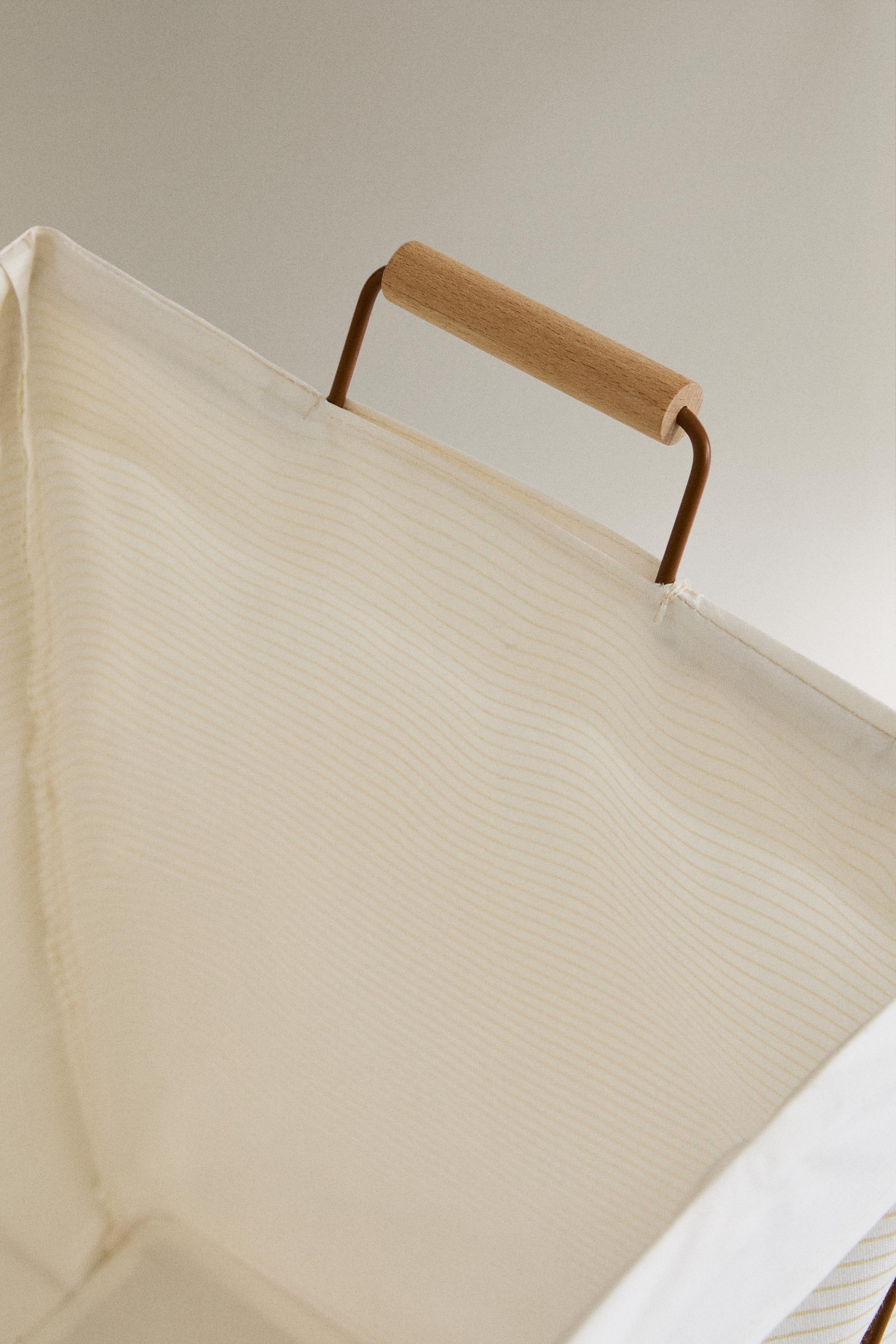 CORBEILLE À LINGE PLIABLE